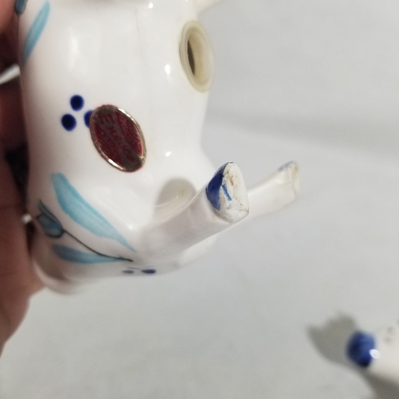 VTG blue and white cow salt and pepper shakers - Picture 7 of 11